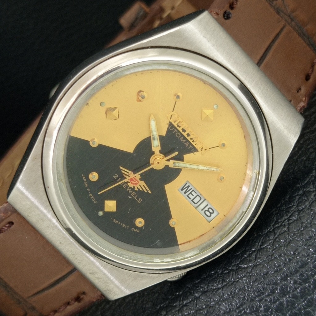 Vintage 1984 Citizen Automatic Mens Silver Watch WDaydate  Gold Accents